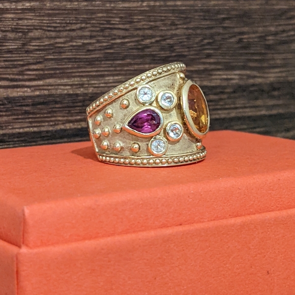 Beautiful Ring - Picture 2 of 6